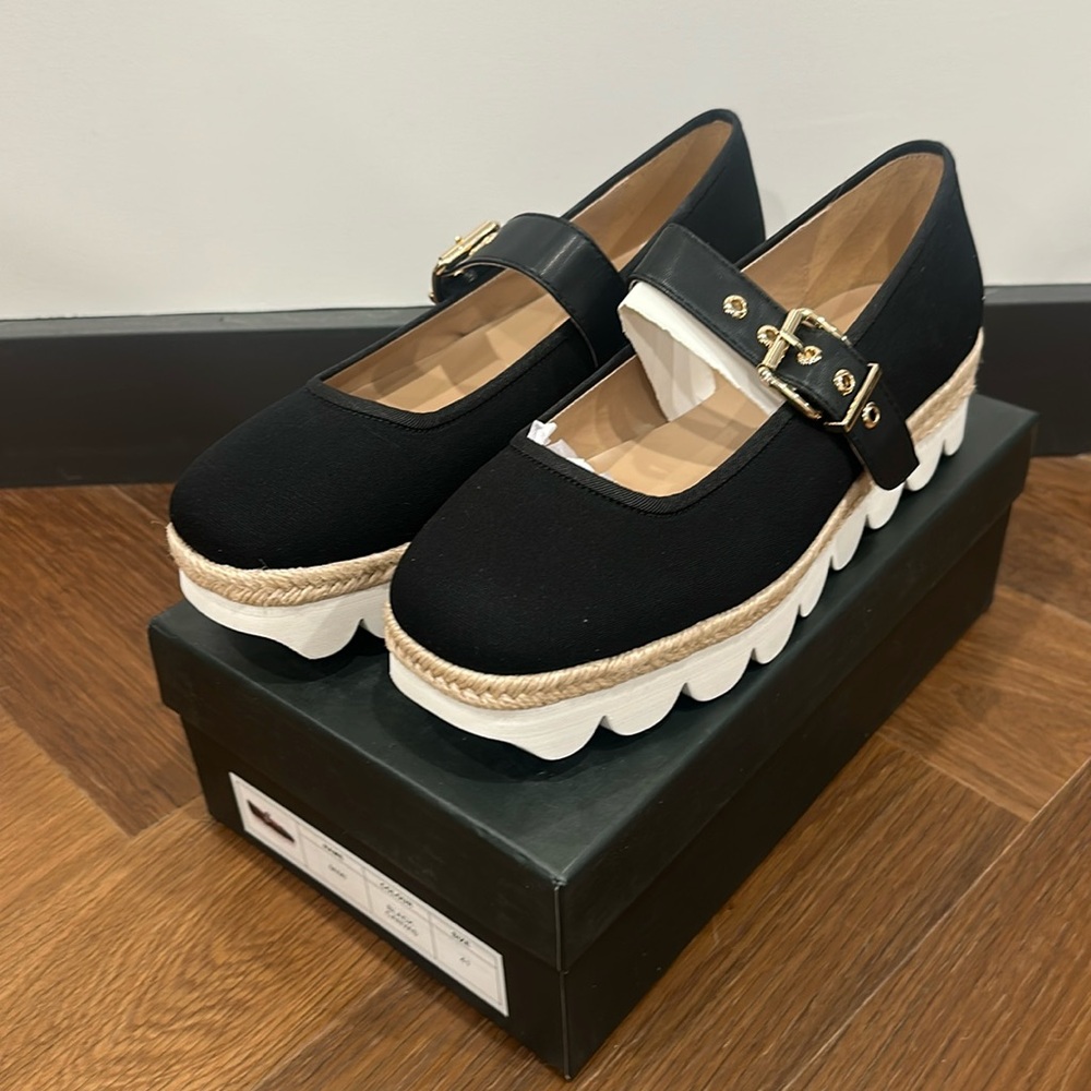 Black canvas Mary Jane Silent D "Mimi" size 41. Brand new, still in box!